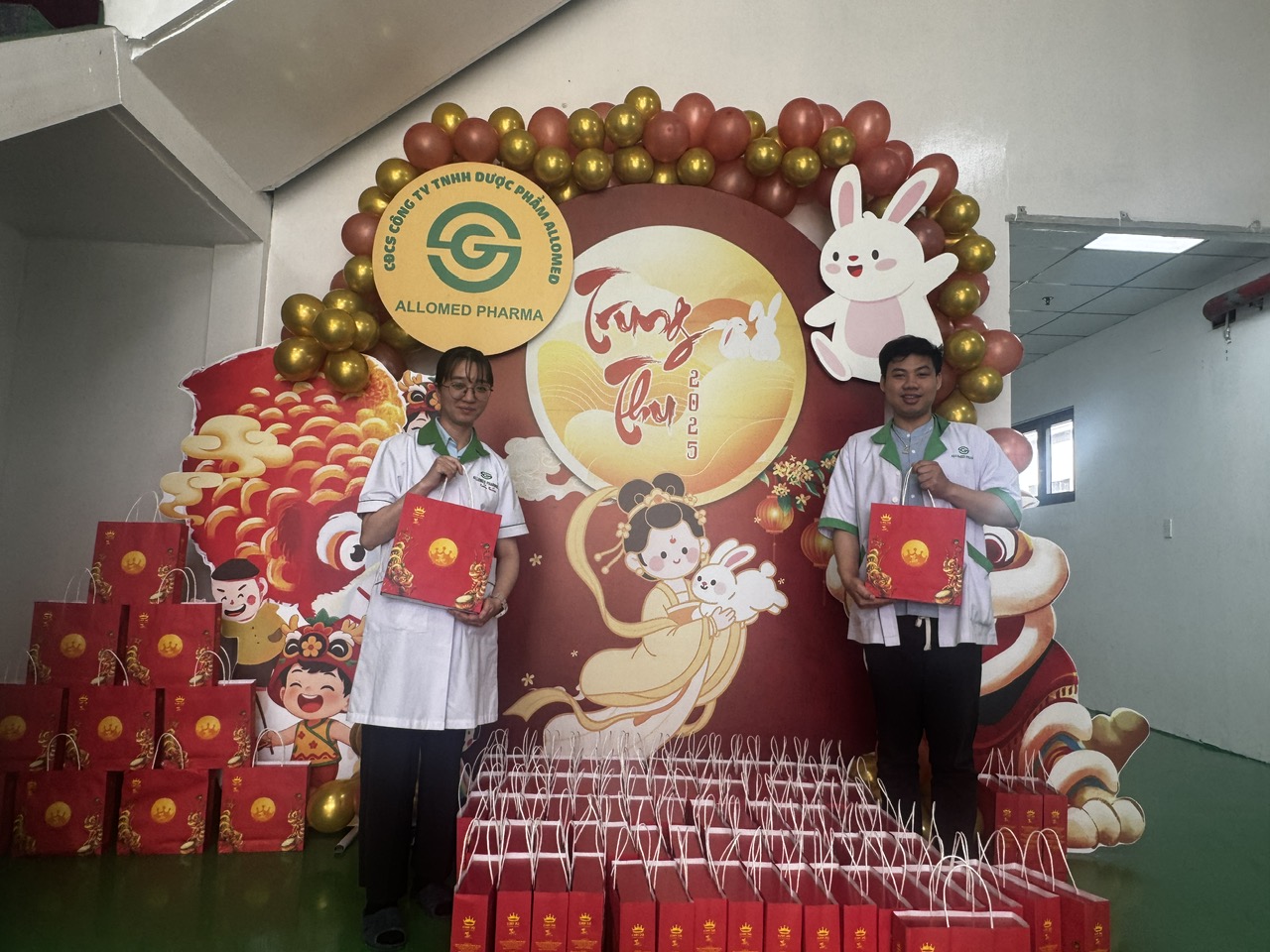 Khoảnh Khắc Đoàn Viên: Trao Gửi Yêu Thương Từ đại Gia đình Dược Phẩm Allomed