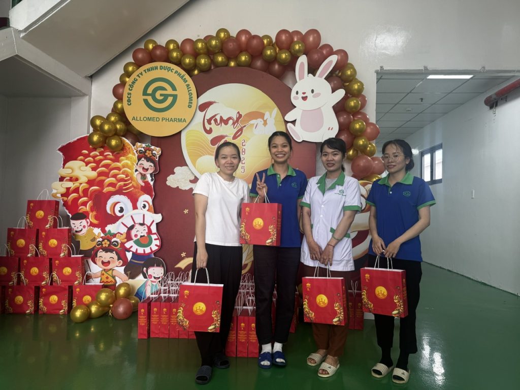 Khoảnh Khắc Đoàn Viên: Trao Gửi Yêu Thương Từ đại Gia đình Dược Phẩm Allomed