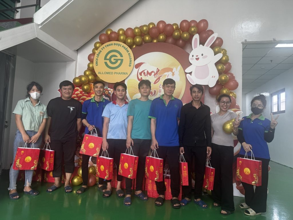 Khoảnh Khắc Đoàn Viên: Trao Gửi Yêu Thương Từ đại Gia đình Dược Phẩm Allomed
